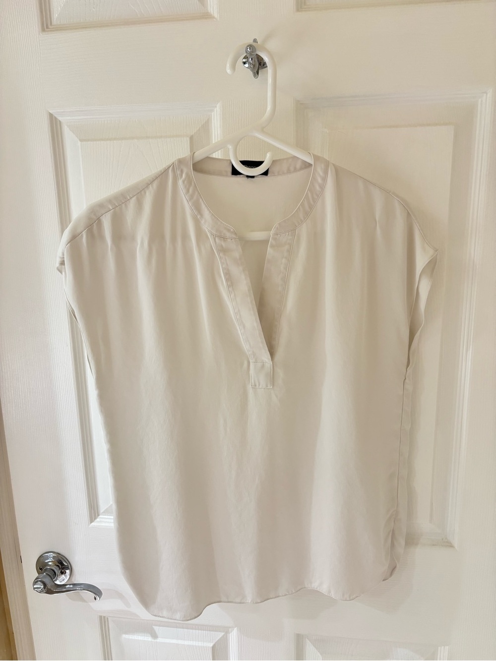 Theory Cream Split-Neck Casual Button Down Shirt